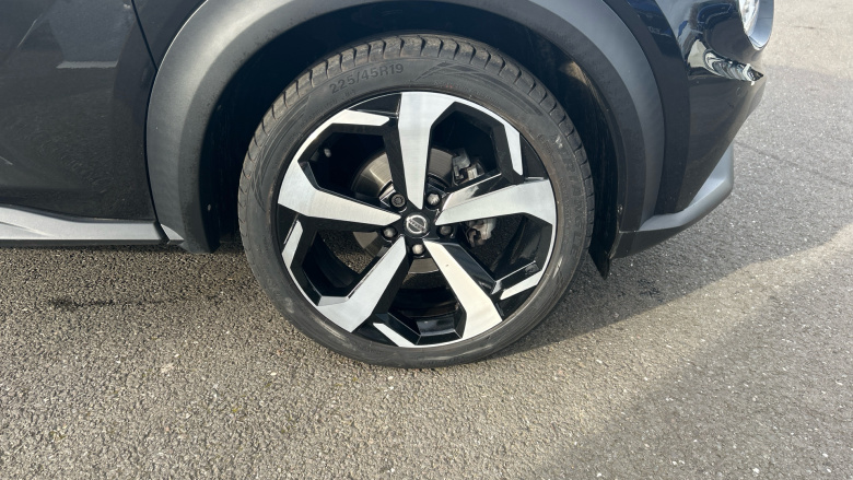 Nissan Juke 1.0 DiG-T 114 Tekna 5dr Petrol Hatchback